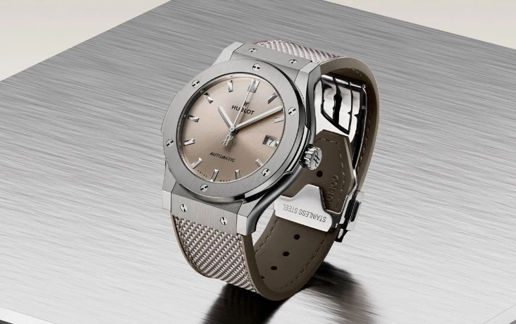 Hublot Essential Taupe鈦金屬錶殼細節