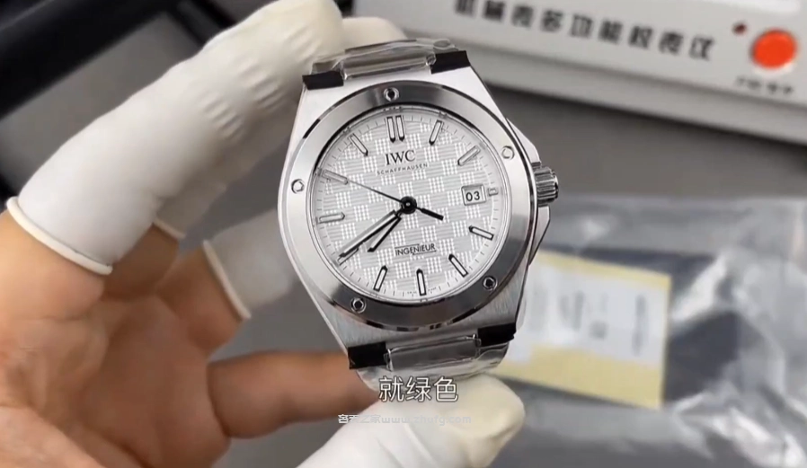 V7厂工程師系列腕表评测:白色放射纹工艺深度解析
