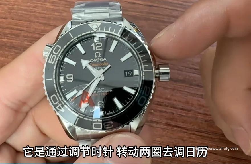 歐米茄海馬600錶盤與夜光效果展示