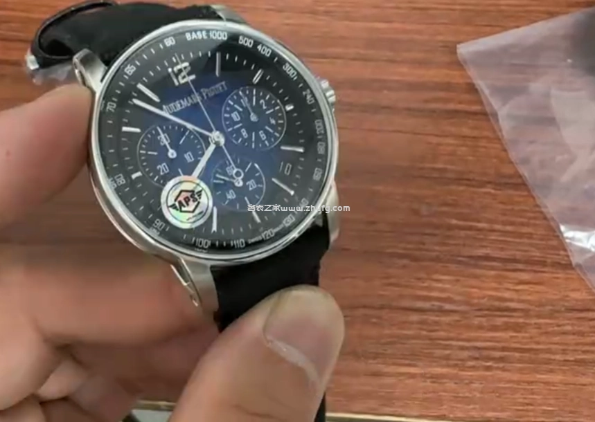 APS厂爱彼26393烟熏蓝腕表评测:复刻机芯与原厂对比分析
