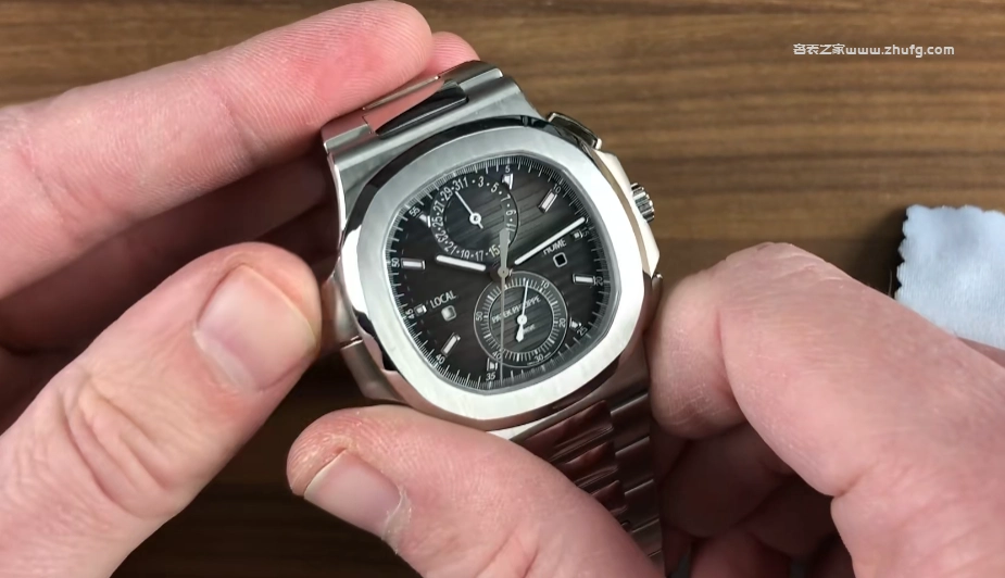 Nautilus 5990 雙時區指針顯示