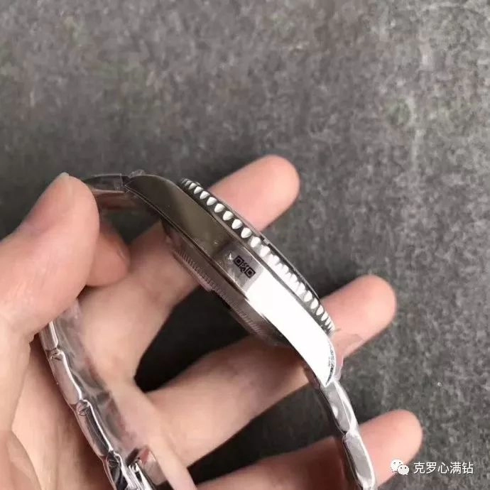 三鎖扣式防水表冠特寫